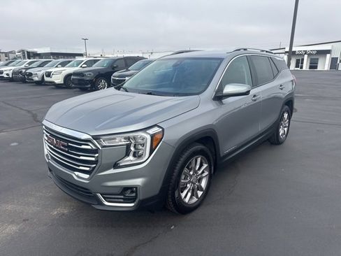 Used 2024 GMC Terrain SLT image 9