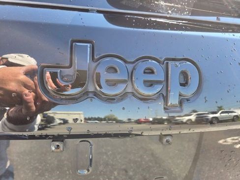 Certified 2021 Jeep Grand Cherokee Laredo X AWD/4WD image 23