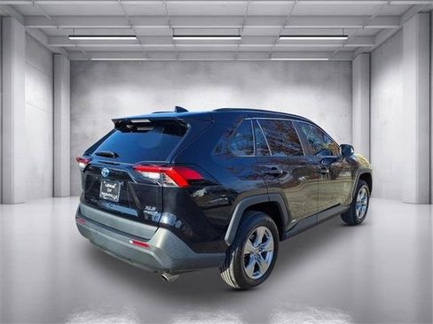 Used 2022 Toyota RAV4 XLE image 4
