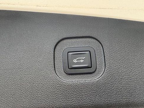 Used 2017 Chevrolet Equinox Premier w/ Enhanced Convenience Package image 29