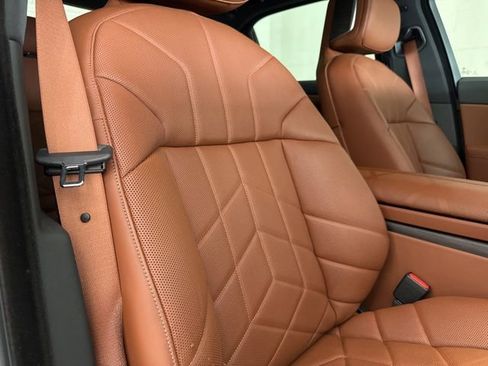 Used 2024 BMW i7 xDrive60 w/ Premium Package image 78