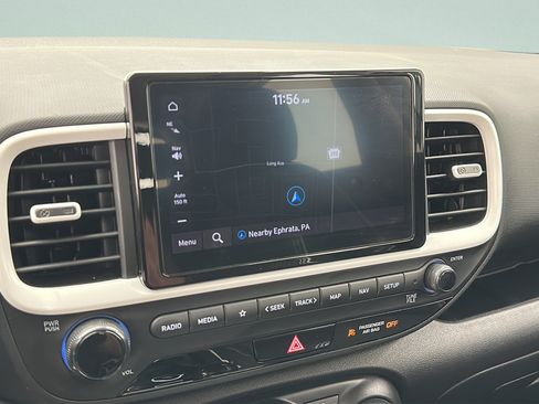 Used 2025 Hyundai Venue Limited FWD image 18