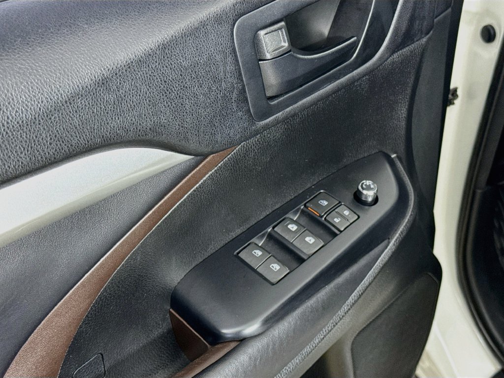 Used 2015 Toyota Highlander Plus AWD/4WD image 18