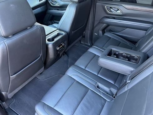 Used 2021 Chevrolet Suburban Z71 w/ Z71 Signature Package AWD/4WD image 4