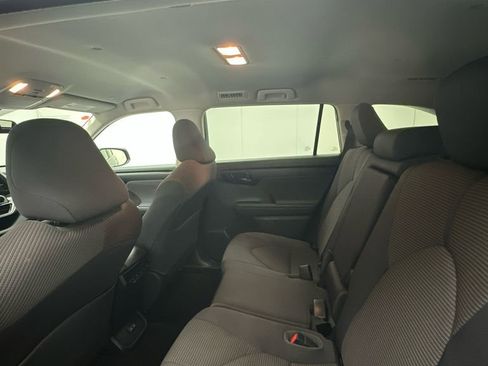 Used 2023 Toyota Highlander LE image 10
