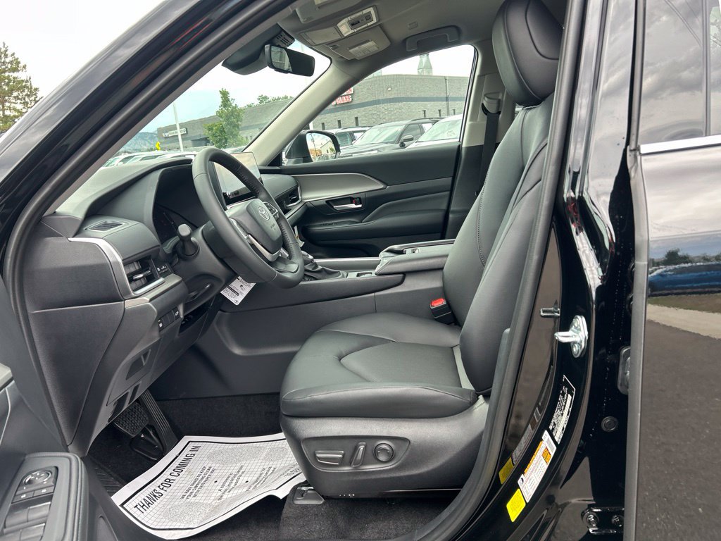 Used 2026 Toyota Grand Highlander FWD image 24