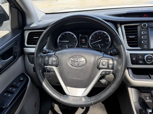 Used 2018 Toyota Highlander Limited Platinum FWD image 23