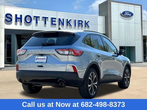 Used 2022 Ford Escape SE w/ SE Sport Appearance Package image 6