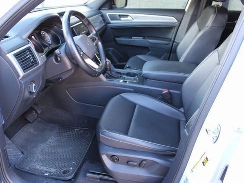 Used 2020 Volkswagen Atlas Cross Sport SE w/ Towing Package image 14