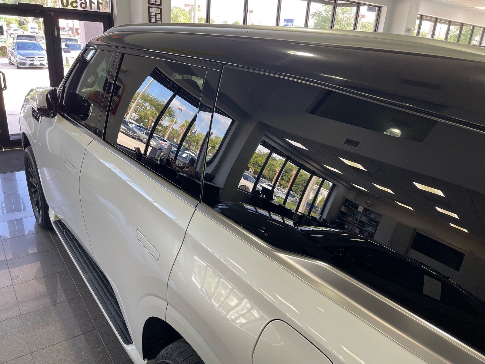 Used 2025 INFINITI QX80 Sensory AWD/4WD image 14
