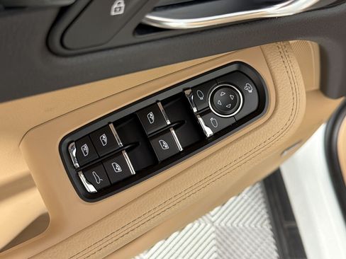 Certified 2024 Porsche Macan AWD/4WD image 14