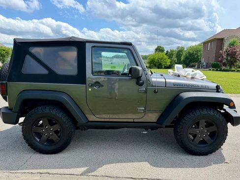 Used 2017 Jeep Wrangler Sport AWD/4WD image 4