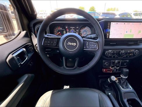 Used 2026 Jeep Gladiator Mojave AWD/4WD image 7