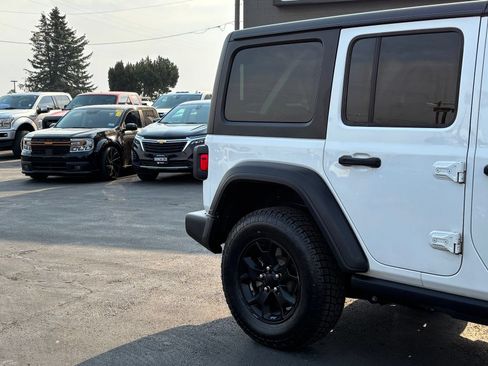Used 2021 Jeep Wrangler Unlimited Sport AWD/4WD image 3