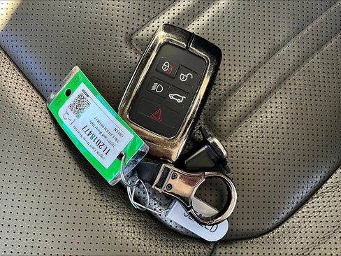 Used 2020 Land Rover Defender 110 S image 10