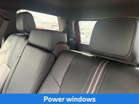 Used 2025 Toyota 4Runner Limited AWD/4WD image 18