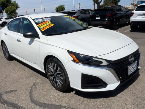Used 2025 Nissan Altima 2.5 SV FWD image 1