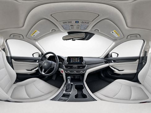 Used 2018 Honda Accord Touring image 9