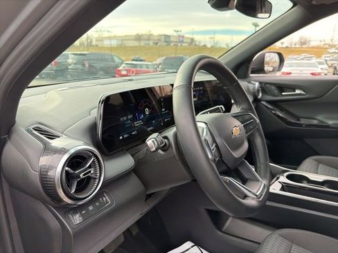 Used 2025 Chevrolet Equinox LT image 42