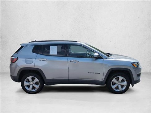 Used 2018 Jeep Compass Latitude w/ Popular Equipment Group AWD/4WD image 4