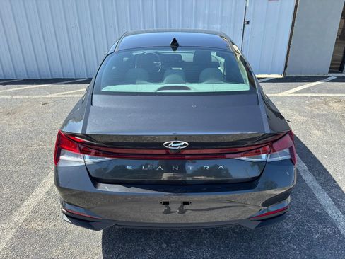 Used 2022 Hyundai Elantra SEL FWD image 5