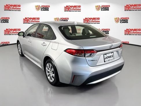 Certified 2022 Toyota Corolla LE FWD image 2