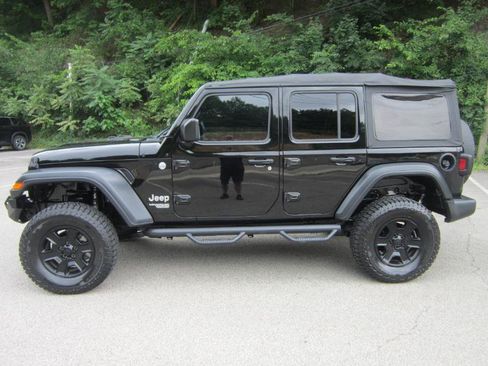 Used 2018 Jeep Wrangler Unlimited Sport AWD/4WD image 2