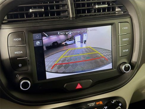 Certified 2025 Kia Soul LX w/ LX Technology Package FWD image 15