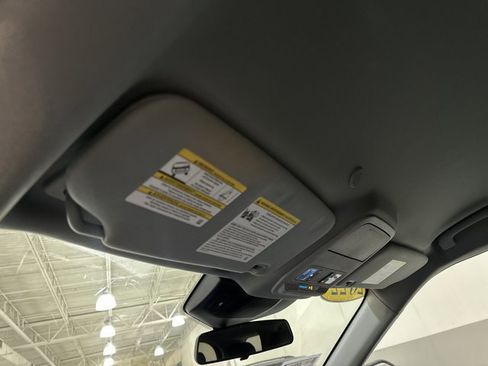 Used 2022 Ford Explorer XLT w/ Equipment Group 202A image 10