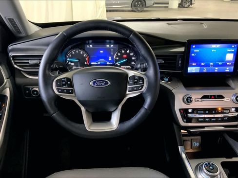 Used 2021 Ford Explorer XLT w/ Equipment Group 202A image 5