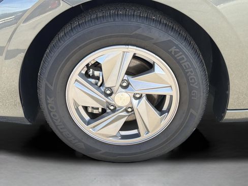 Used 2025 Hyundai Elantra SE image 29