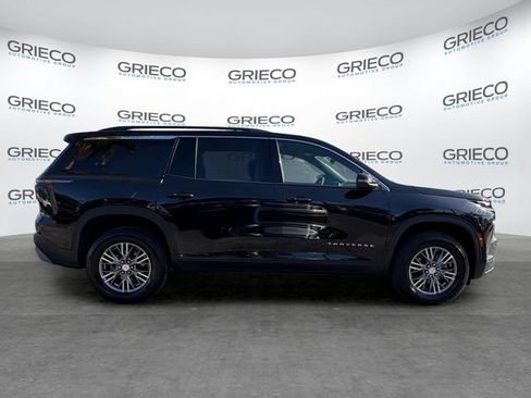 Used 2025 Chevrolet Traverse LT FWD image 8