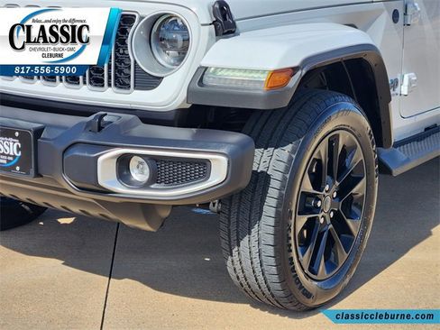 Used 2025 Jeep Wrangler Sahara image 10