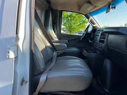 Used 2022 Chevrolet Express 2500 w/ Driver Convenience Package image 11