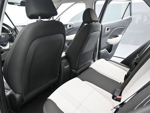 Used 2023 Hyundai Venue SEL image 12