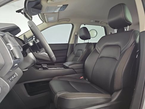Used 2024 Nissan Pathfinder SL w/ Black Appearance Package FWD image 15