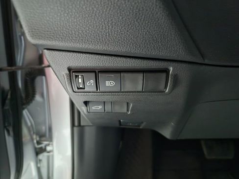 Certified 2025 Toyota Corolla Cross XLE FWD image 17
