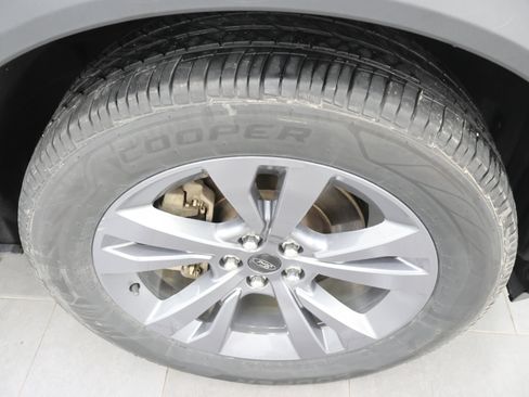 Used 2021 Ford Explorer XLT w/ Equipment Group 202A AWD/4WD image 3