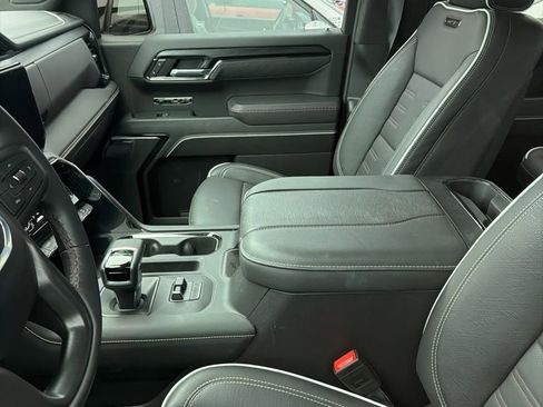 Used 2024 GMC Sierra 1500 AT4X image 12
