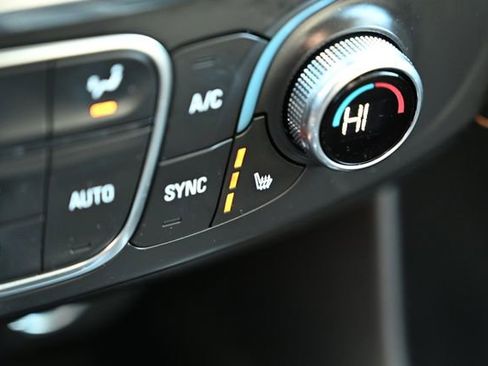 Used 2020 Chevrolet Traverse LT w/ LT Premium Package image 31