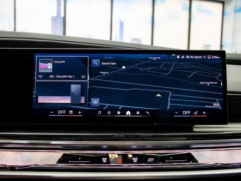 Used 2025 BMW 750e xDrive w/ Executive Package image 19