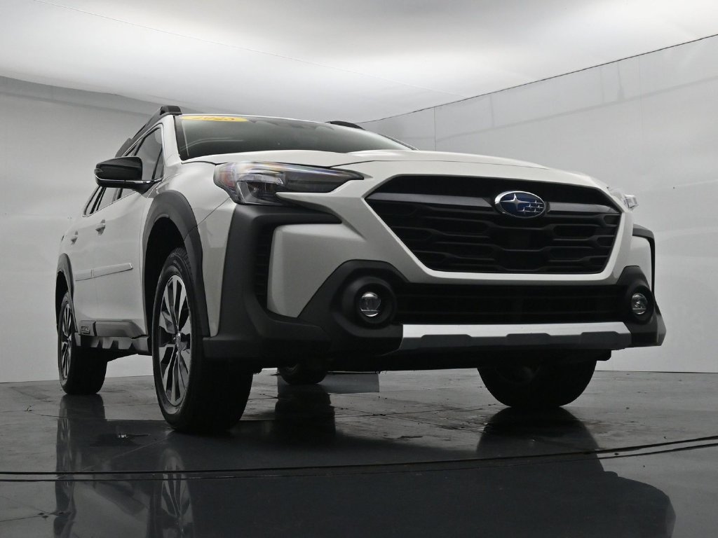 Used 2025 Subaru Outback Limited AWD/4WD image 35