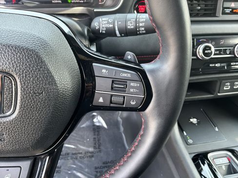 Used 2025 Honda Pilot Black Edition image 20