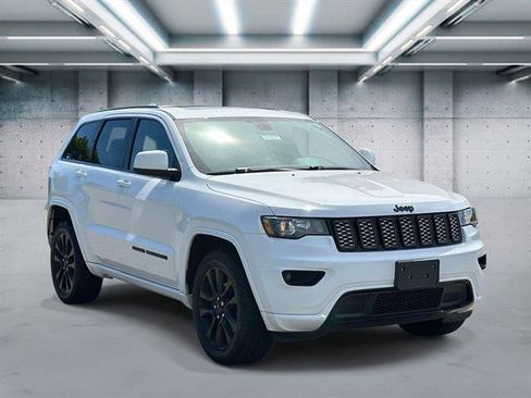 Used 2019 Jeep Grand Cherokee Altitude AWD/4WD image 2