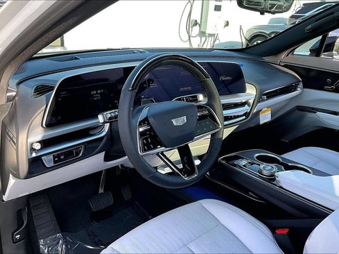 New 2026 Cadillac Lyriq Premium Luxury w/ LPO, Floor Liner Package AWD/4WD image 9