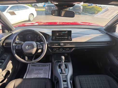 Used 2025 Honda HR-V Sport image 2