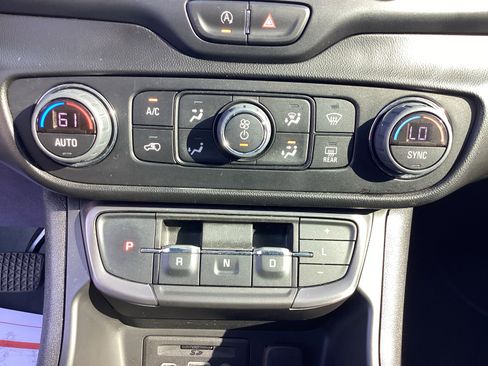 Used 2022 GMC Terrain AT4 w/ Infotainment Package II image 21