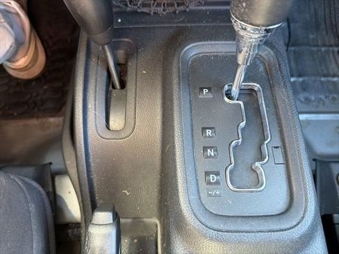 Used 2014 Jeep Wrangler Unlimited Sahara w/ Connectivity Group AWD/4WD image 28