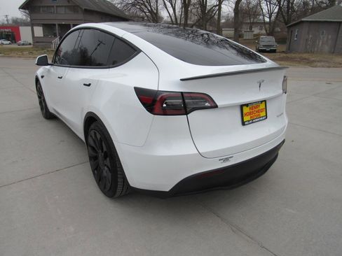 Used 2022 Tesla Model Y Performance image 5