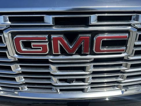 Used 2025 GMC Yukon XL Denali image 10